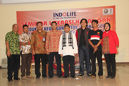 Foto Bersama pada Program Edukasi dan Literasi Keuangan 