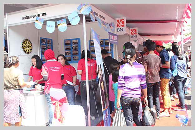 Stand Indolife dalam Acara Pasar Keuangan Rakyat di Solo