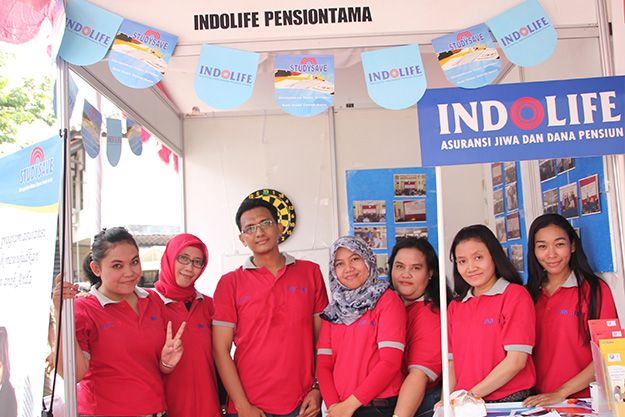 Tim Indolife dalam Acara Pasar Keuangan Rakyat di Solo